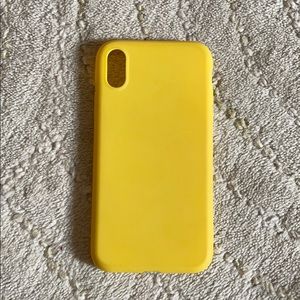 Selling an XR yellow case.